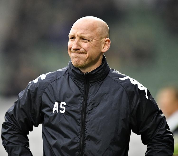 AFSKED. Efter en nedrykning og en oprykning forlader Auri Skarbalius Viborg. 
