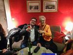 Kobberhygge. Tina Grunwald og Freddy Vestergaard hygger sig ved deres kobberbryllup i Paris i marts sidste år. I onsdags stod bakkesangerinden på scenen i Bakkens Hvile for første gang i denne sæson. Privatfoto 