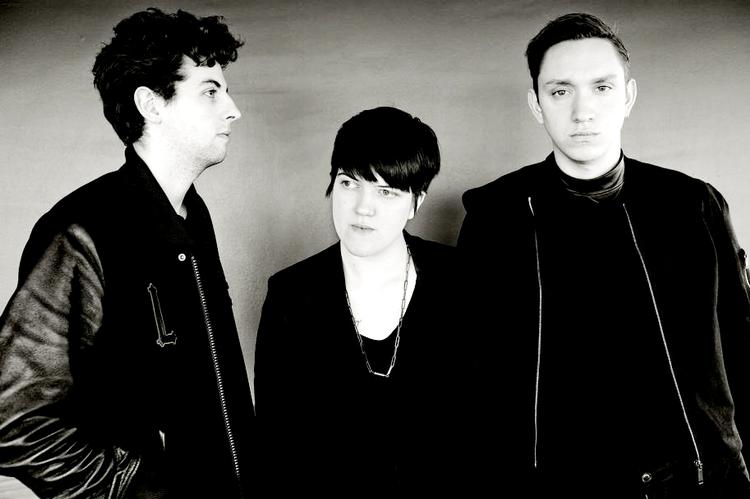 sommerhit. I behøver ikke at lede efter sommerens store hymne længere. Den er her. Den ellers så introverte Jamie XX har i selskab med den fremadstormende rapper Young Thug og Jamaicas fineste, Popcaan, skabt det sodavandsboblende, grillosende og dancehallhuggende nummer, vi kan pakke sommeren 2015 ind i 