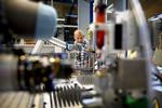 vækst. Den samlede produktion i Danmark - bruttonationalproduktet - halter efter tidligere tider. 