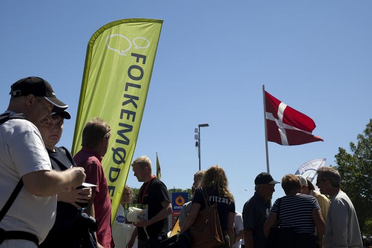 Boykot. Årets folkemøde kan blive mindre befolket end sidste års. I hvert fald har flere lokale og regionale Venstre-politikere meldt afbud fra Folkemødet fordi Danskernes Parti og Trykkefrihedsselskabet har inviteret en række udenlandske nationalister. 