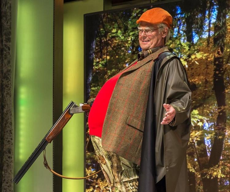 Pletskud. Bortset lige fra det med kronen og konen er Ulf Pilgaards prinsgemal i topform. 