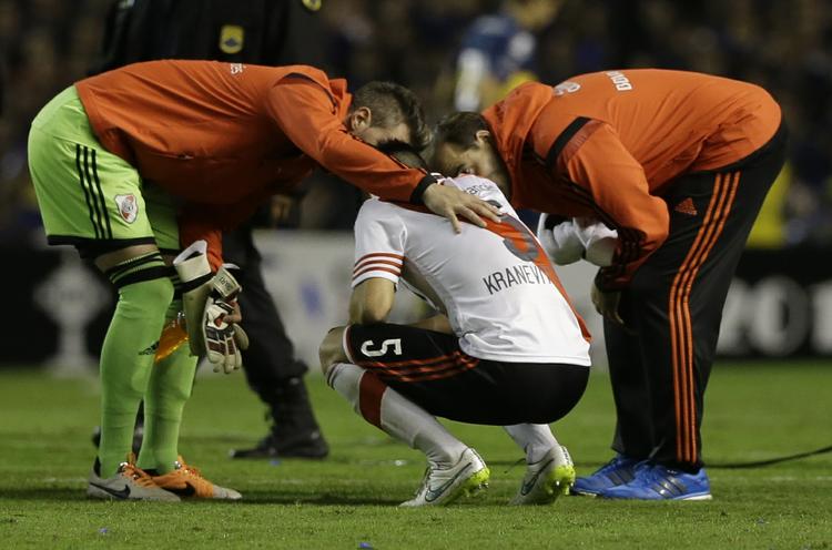 Vold. Op til flere River Plate-spillere kom til skade. 