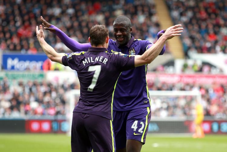 Målfarlig.  Toure (bagerst) i jubel med en andne målskytte, james Milner. 