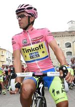 Contador. Føringen skrumpede til 3 sekunder, men spanieren er fortsat den stor efavorit i Giroen. 