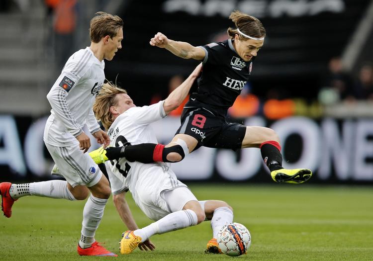 TITELKURS. Petter Andersson og co. var for hurtige og smarte for  Ludvig Augustinsson og Christian Poulsen. 