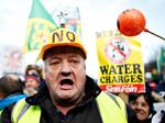 AFGIFTER. Protesterne bølgede gennem Dublins gader, da Irland for nylig indførte afgifter på vand 
