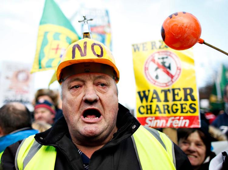 AFGIFTER. Protesterne bølgede gennem Dublins gader, da Irland for nylig indførte afgifter på vand 