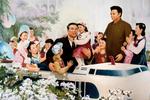 Propaganda. Den Store Leder, Kim Il-Sung (i midten), og Den Kære Leder, Kim Jong-Il (til højre). En typisk nordkoreansk æstetik. 