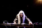 Noise. Det var veteranernes tid på Click Festival, og 63-årige Keiji Haino fra Japan tog ingen gidsler med sin noisekoncert. 