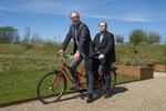 Tandem. Morten Ebbesen (forrest) er direktør i Siteimprove, der efterfølgende donerer de 100 cykler. Thorkild Olesen (bagerst) er formand for Dansk Blindesamfund. 