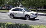 AUTOMATIK. Flere virksomheder - som her Google - er i færd med at afprøve selvkørende biler. Men chefen for den amerikanske færdselsstyrelsen ser gerne, at bilerne bliver langt mere raffinerede, så de kan 'snakke' med hinanden og med eksempelvis lyskryds. 