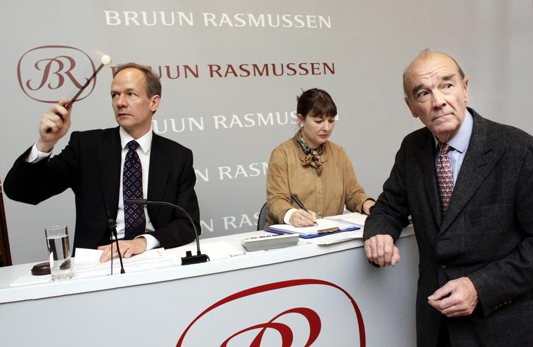 Hælervarer. I går kom det frem at auktionshuset Bruun Rasmussen af flere omgange har solgt keramiske værker af kunstneren Axel Salto, som blev stjålet fra kunstmuseet Trapholt i 2005 og 06. 