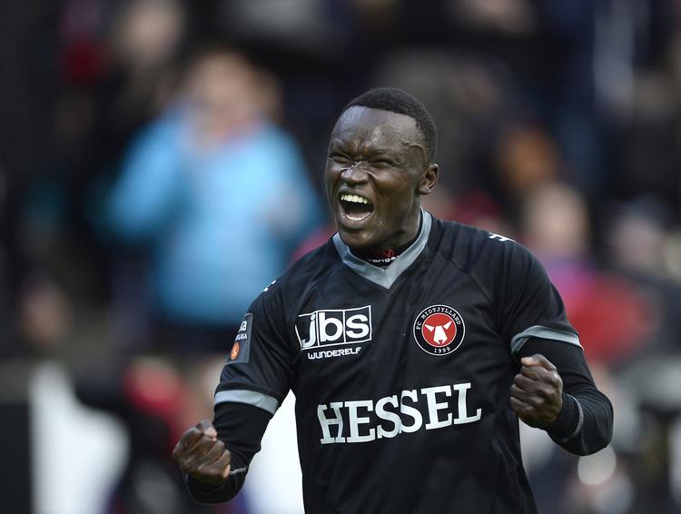 Guldfuglen Pione Sisto – det ubetinget største talent i den danske Superliga – scorede otte gange i efteråret, inden en langvarig skadespause gjorde ham ukampdygtig. Der var comeback til den 20-årige, der snart bliver dansk A-landsholdsspiller, i storkampen mod FCK 17. maj. Sisto kom ind efter en times spil og var den afgørende faktor i 2-0-sejren, der reelt sikrede FC Midtjylland den første DM-titel. Først lagde den kreative midtbanemand op til Andre Rømers flotte hovedstødsscoring, inden han selv slog til. 