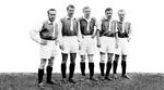 GUMMIBEN. Næstveds angreb anno1958, der var SÅ tæt på oprykning (fra venstre): Jørgen Hansen, Bent Andersen, Bent Dideriksen, Jørgen Christensen og Erik Jensen. 