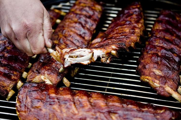 mrsa. Den multiresistente bakterie findes i tre ud af fire danske svinebesætninger. Nu er den fundet i hver tredje pakke med svinekød i supermarkederne. 