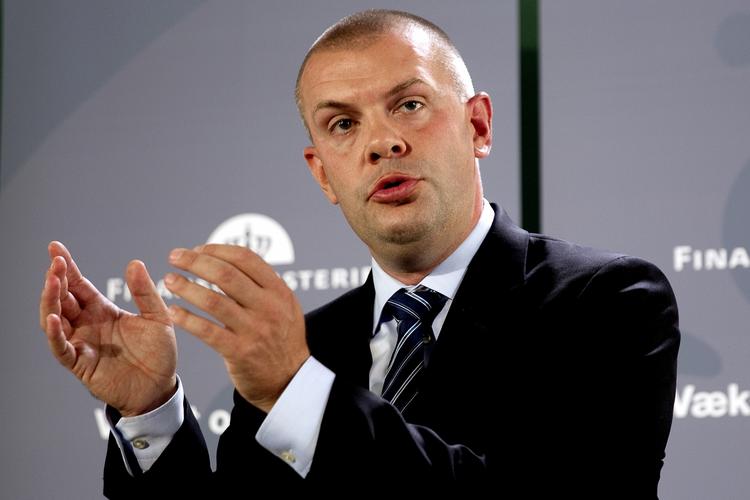 trusler. Enhedslisten lufter muligheden for at trække tæppet væk under Corydon. 