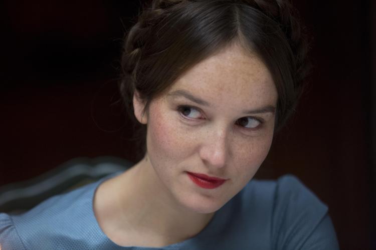 KUKKUK. Anaïs Demoustier lægger op til en kæk gang blodskam i Valérie Donzellis eventyr om en bror og en søster, der elskede hverandre lovlig meget. 
