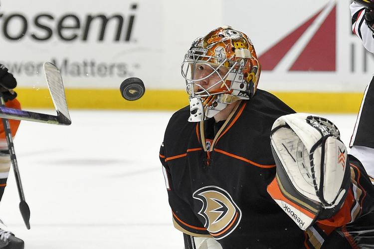 PASSERET. I kampen om at blive den anden dansker i Stanley Cup-finalen tabte Frederik Andersen den anden af indtil syv kampe mod Chicago Blackhawks. 
