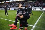 LØFTET. Med et måloplæg og en scoring fik Pione Sisto i søndags mod FC København et comeback, der sikrede ham en udtagelse til  landsholdet, hvor Erik Sviatchenko (tv.) tidligere i år fik debut. 