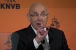 farvel. Michael van Praag har droppet sit kandidatur og støtter nu i stedet prins Ali bin al Husseins forsøg på at blive Fifa-præsident. 