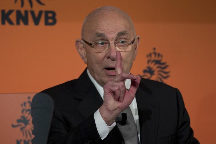 farvel. Michael van Praag har droppet sit kandidatur og støtter nu i stedet prins Ali bin al Husseins forsøg på at blive Fifa-præsident. 