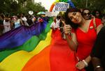 Rettigheder. I Indien hvor sex mellem mennesker af samme køn kan straffes med fængsel, har en mor skabt opmærksomhed. Billedet her er fra en demonstration til fordel for homoseksuelles rettigheder. 
