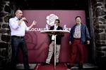 Demokrati. Venstres Claus Hjort Frederiksen (th) er en af de toppolitikere, der bliver væk fra Folkemødet, hvis det kommer midt i en valgkamp til Folketinget. 