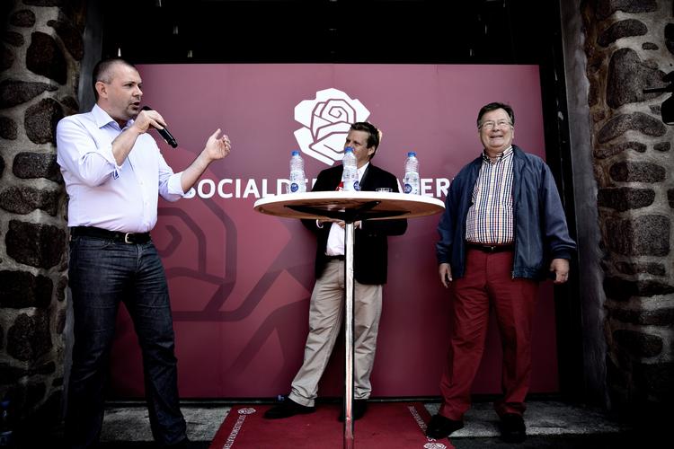 Demokrati. Venstres Claus Hjort Frederiksen (th) er en af de toppolitikere, der bliver væk fra Folkemødet, hvis det kommer midt i en valgkamp til Folketinget. 