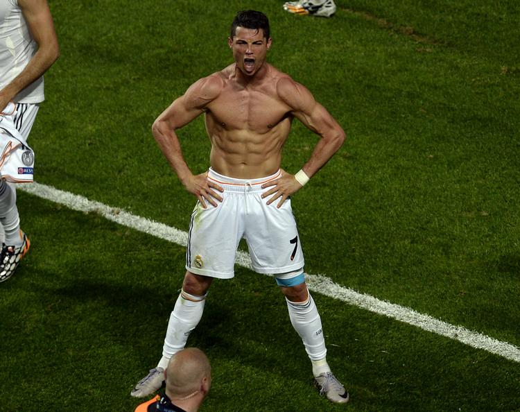 ADONIS. Christiano Ronaldo er en af de største fodboldspillere gennem tiderne. Men hvor meget af succesen skyldes hans voldsomme fysik? 