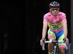 SIKKER. Alberto Contador presses fra flere sider, men endnu er det ikke noget, der truer den spanske favorit i Giroen. 