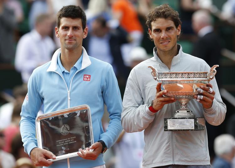 2014. Nadal (th) er forsvarende mester. Han vandt sin 9. finale i Paris sidste år ved at besejre Djokovic (tv) i fire sæt. 