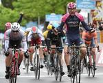 Vinder. I talieneren Sacha Modolo (Lampre Merida) susede triumferende  over stregen som vinder. 