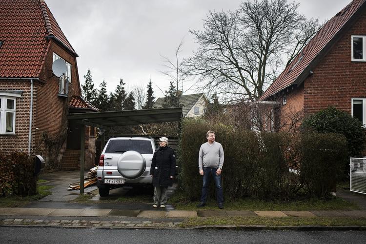 Boligskat. Omkring 200 grundejere i Brønshøj har betalt 10.000 kroner for meget i grundskyld om året. Her ses Claus Stenhøj og Inge Lise Bøvith, som Politiken har talt med. 