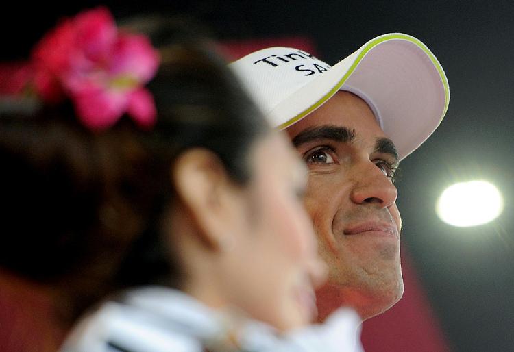 TILFREDS. Alberto Contador kan kun være glad efter en lang enkeltstart, hvor hans værste rivaler blev kørt agterud. 