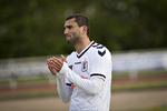BITTER. AGF's Mate Vatsadze klapper ad de medrejsende fans, men han lignede bestemt ikke en glad mand. Forståeligt, for nu kan det stadig gå galt, selv om det vil være en stor overraskelse. 