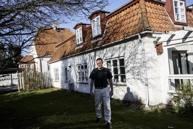 Stigning. Henrik Gram Madsen bor i hus i Hørsholm. Han opdagede for sent, at hans grundværdi var steget 53 procent, og mistede derfor muligheden for at klage. 