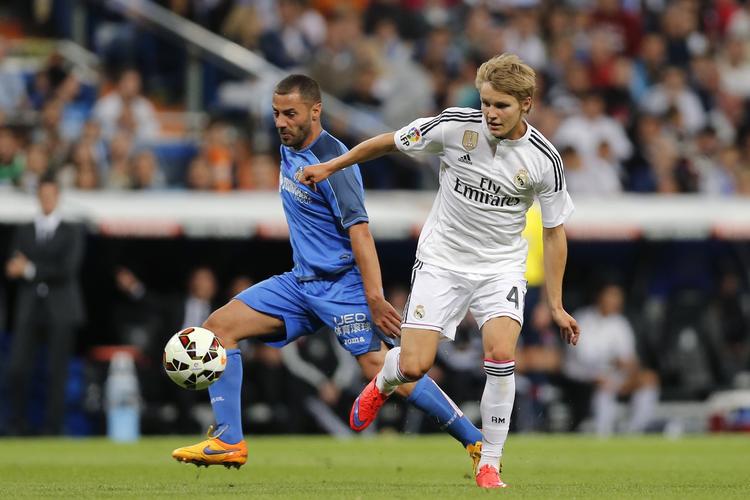 debut. Den kun 16-årige Martin Ødegaard fra Norge (th) blev kastet ind på Bernebeu i sæsonens sidste hjemmekamp for Real Madrid. 
