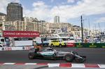 fejl.  Lewis Hamilton blev kaldt til pitstop og mistede dermed føringen i Monaco. 