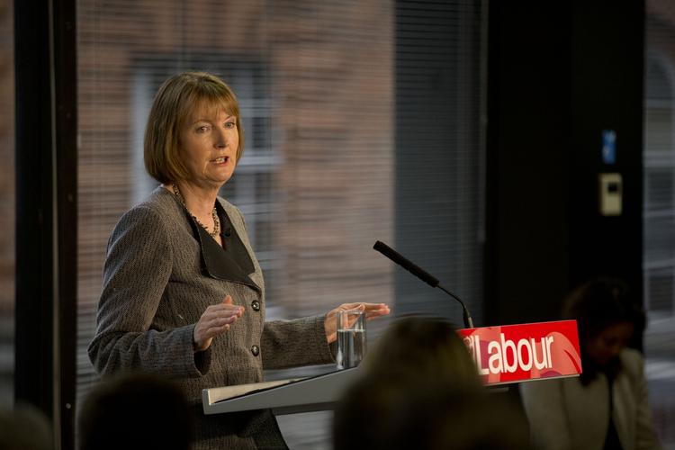 EU. Labours fungerende formand Harriet Harman slår nu fast, at partiet bakker op om en folkeafstemning for eller imod britisk medlemsskab af EU. 