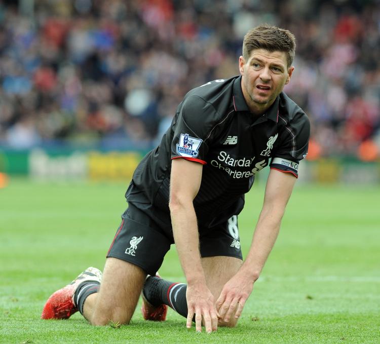 afsked. Steven Gerrard tog afsked med Liverpool uden en rød trøje på og med det største nederlag til klubben siden 1954. 