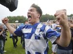 OPRYKNING. Jublen var intens, da Darmstadt med en sejr over St. Pauli rykkede op i Bundesligaen. St. Pauli blev trods nederlaget hængende i 2. Bundesliga. 