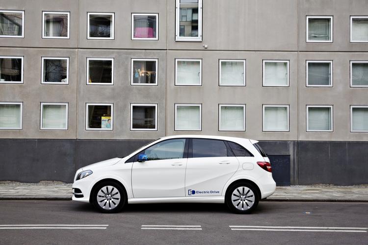 Strømtilførsel. Elbilernes folkelige succes koster statskassen dyrt. Her en Mercedes B electric drive. 