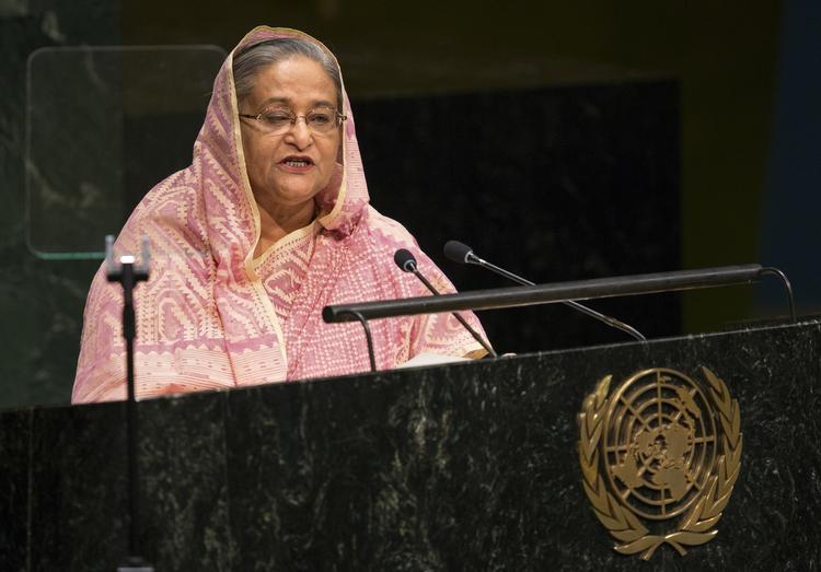 Flygtninge. Den bangladeshiske ministerpræsident Sheikh Hasina vil straffe dem, der flygter ulovligt fra landet. 