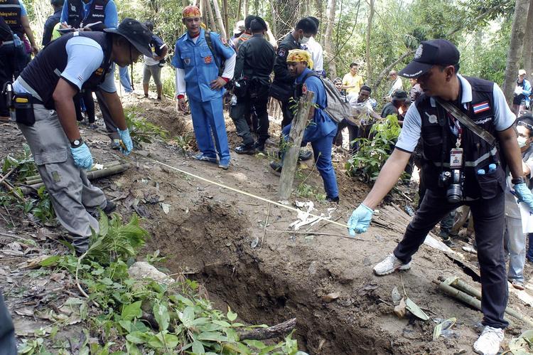 Massegrave. I den sidste måned er der blevet fundet massegrave i den thailandske og malaysiske jungle. Her ses en grav i Thailand. 