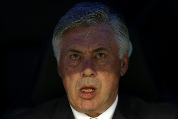 FARVEL. Carlo Ancelotti har haft svært ved at finde smilet på det seneste, og nu er det helt slut med at styre Real Madrids stjernehold fra bænken på Bernabéu. 