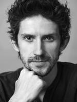 stilsikker. Arnaud Delrue placerer sig med debuten midt i en aktuel renæssance for fransk krimilitteratur. 