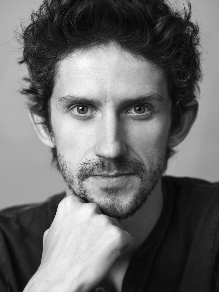 stilsikker. Arnaud Delrue placerer sig med debuten midt i en aktuel renæssance for fransk krimilitteratur. 