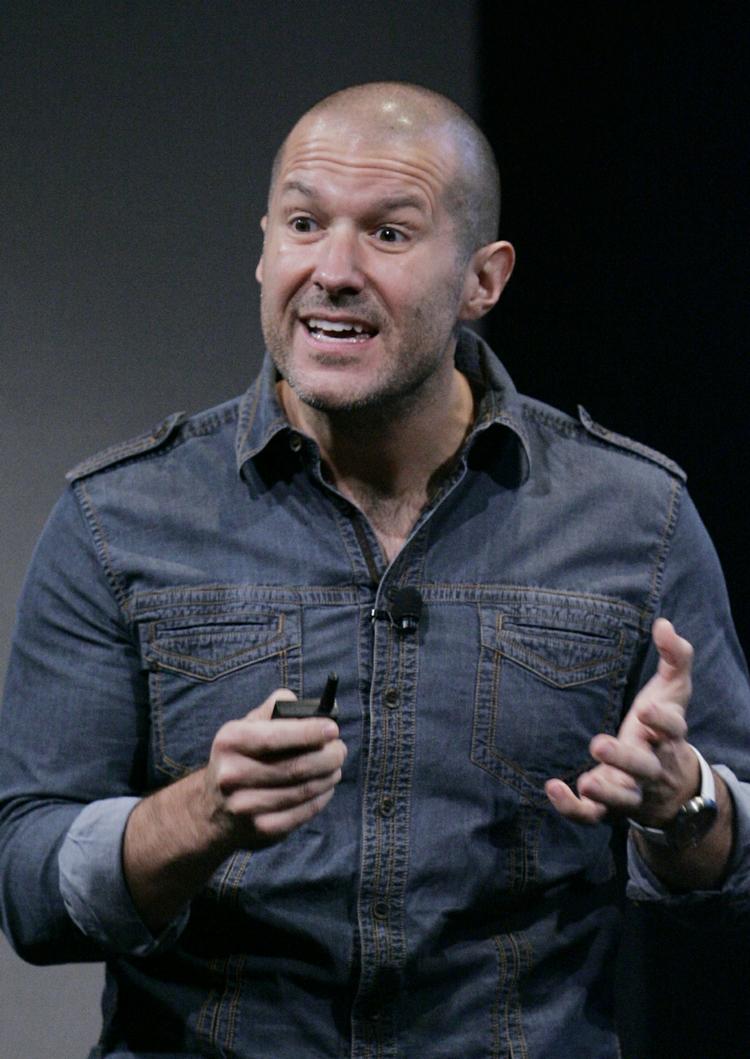indflydelsesrig. Jonathan Ive har nu næsten lige så stor indflydelse som Apples topchef, Tim Cook, når det handler om, i hvilken retning Apples produkter skal udvikle sig. 