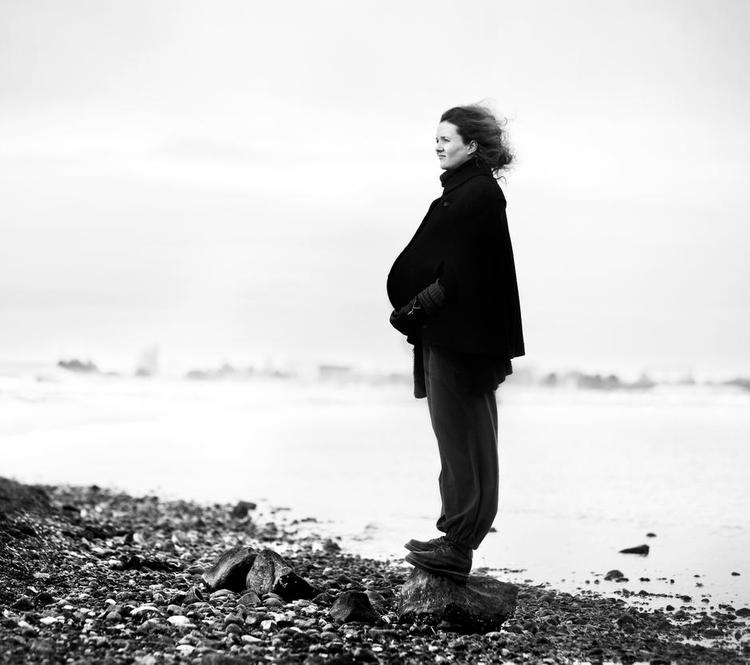 Udgående. Med digtsamlingen 'Udgående fartøj' har Ursula Andkjær Olsen begået en ny sproglig rejse i det ydre og indre. 